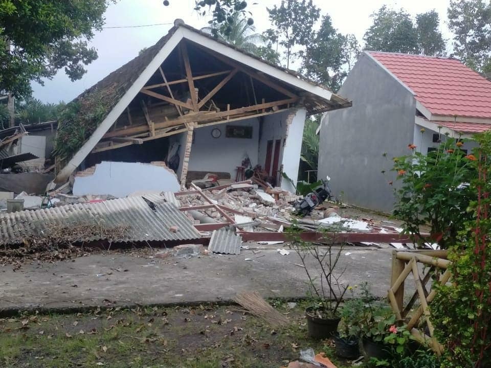 Rumah warga di Malang Selatan roboh akibat gempa 6_1 Malang (Sumber: BPBD Kabupaten Malang)