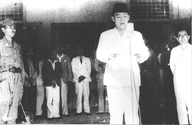 Pembacaan Teks Proklamsi Oleh Soekarno Hatta