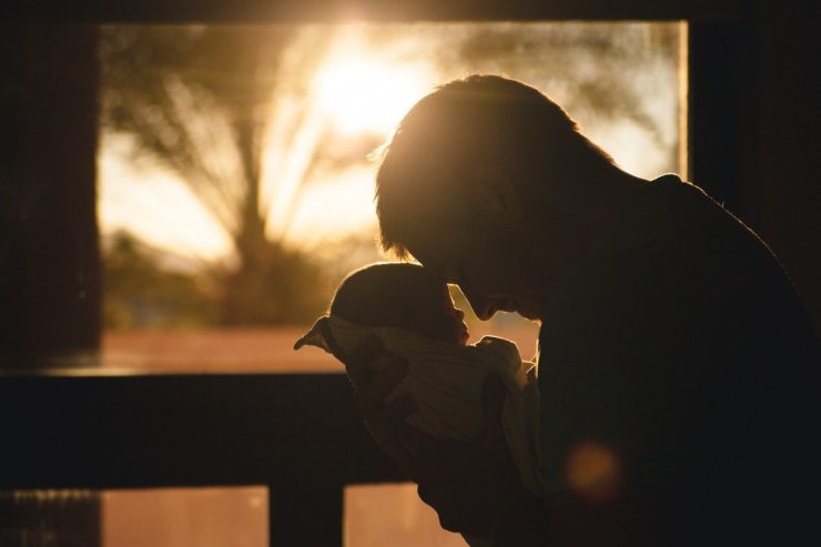 Arti Mimpi Menggendong Bayi Laki-Laki Untuk Yang Masih Lajang Maupun Sudah Menikah