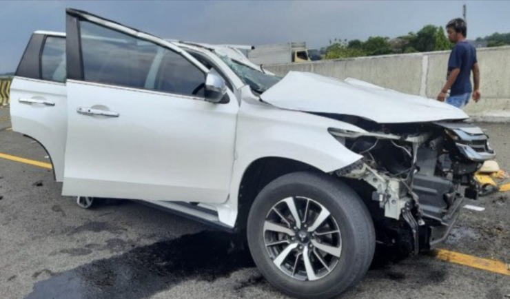 Kondisi mobil Pajero Sport Warna Putih Yang Ditumpangi Vanessa Angel Saat Kecelakaan