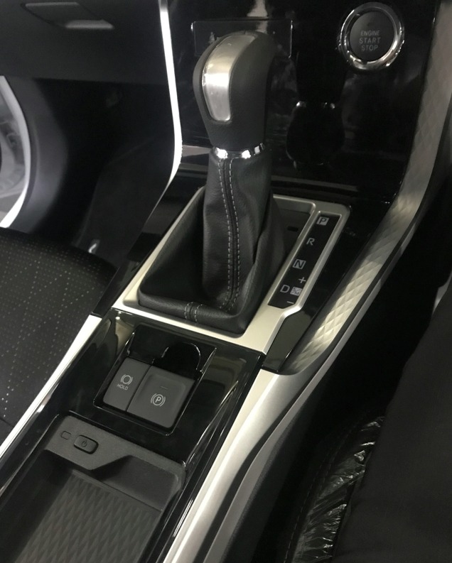 Interior Toyota Veloz 2022 - transmisi